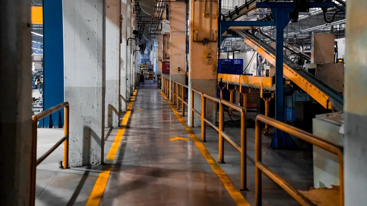 Зависание зерна в силосе: безопасное устранение без входа в опасную массу